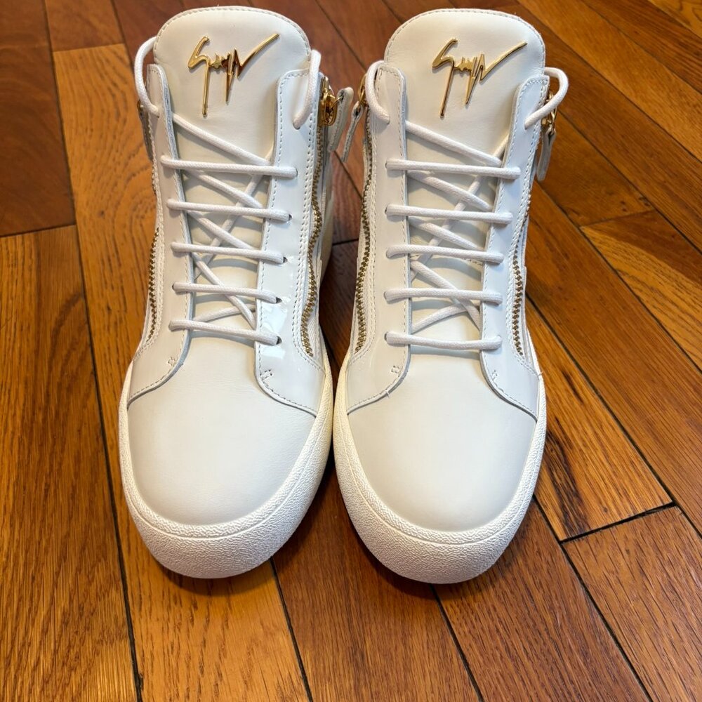 NWOT Giuseppe Zanotti Men’s Kriss Sneakers White Leather Gold Zipper | Size 40